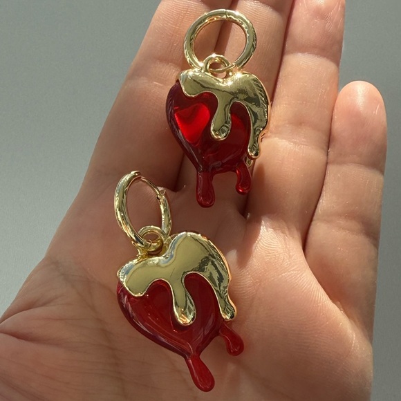 Red Dripping Heart Hoop Earrings 
Gold Resin Statement Jewelry stylish - Picture 9 of 10